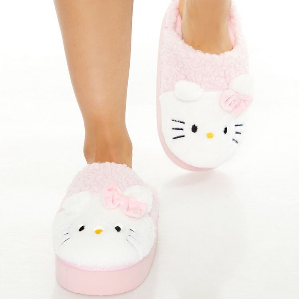 NEW Hello Kitty Pink House Slippers
